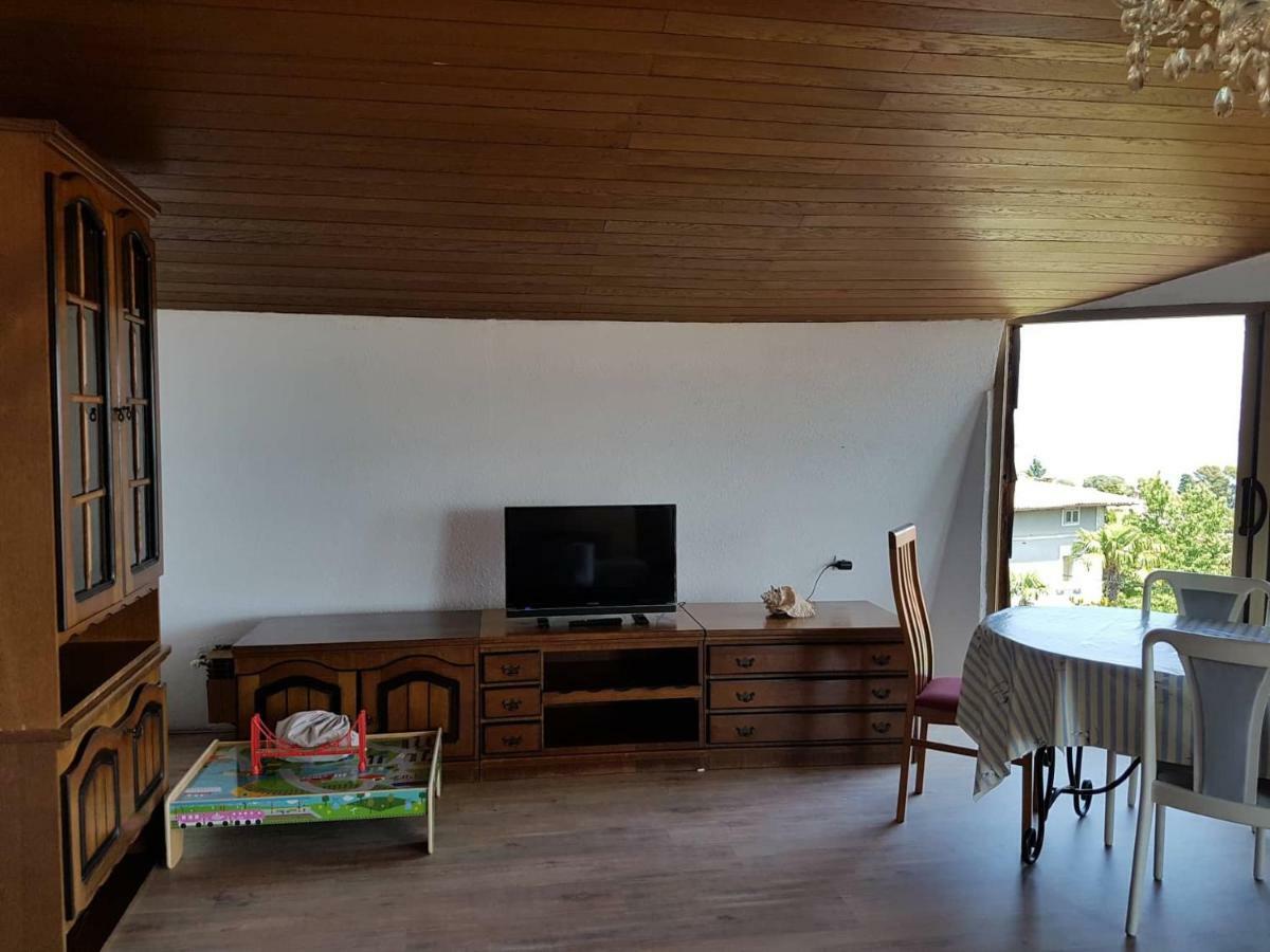 Apartament Niki Rezine *
