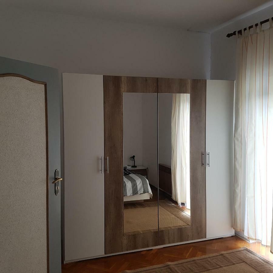 Niki Rezine Apartament *